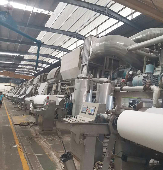 造纸工厂的机器设备